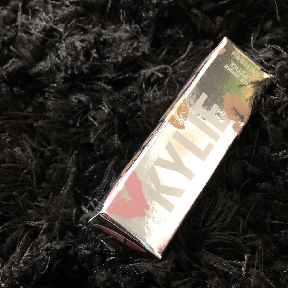 Kylie Cosmetics CREME BRÛLÉE lipstick